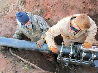 Trenchless sewer replacement alternative